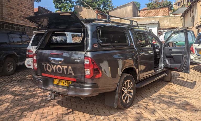 4x4 Toyota Hilux Double Cab Pickup