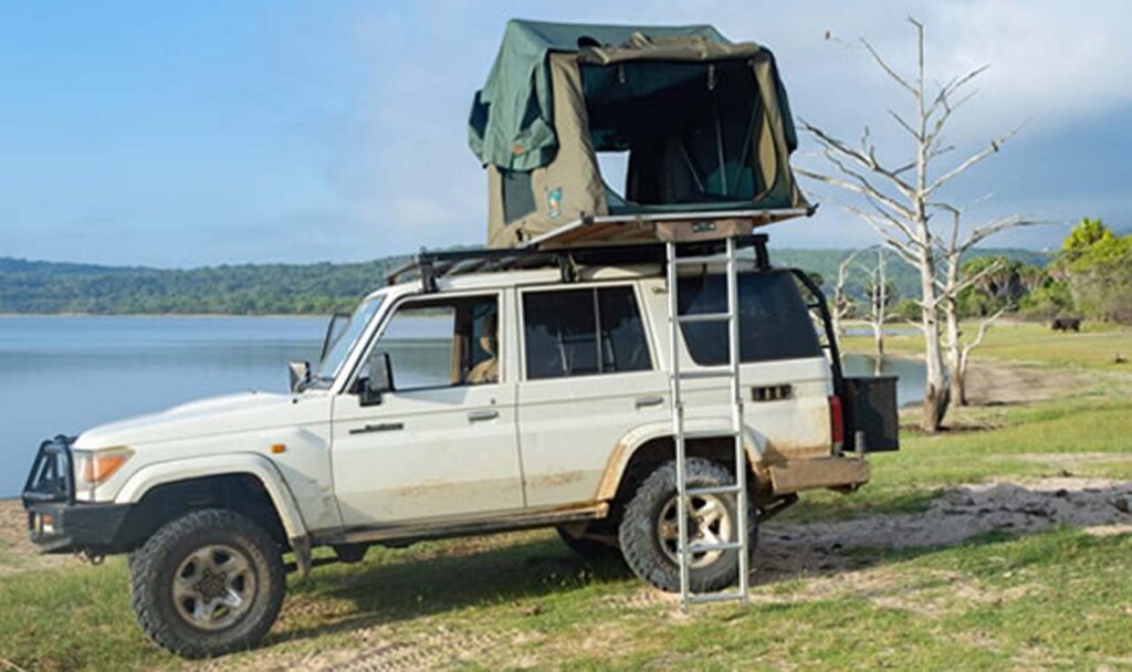 Land Cruiser 78 Series with Rooftop Tent