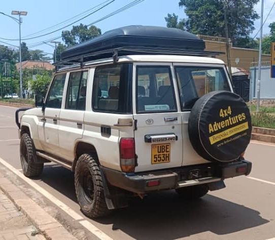Land Cruiser LX -78 Series—Well suited for this self-drive safari
